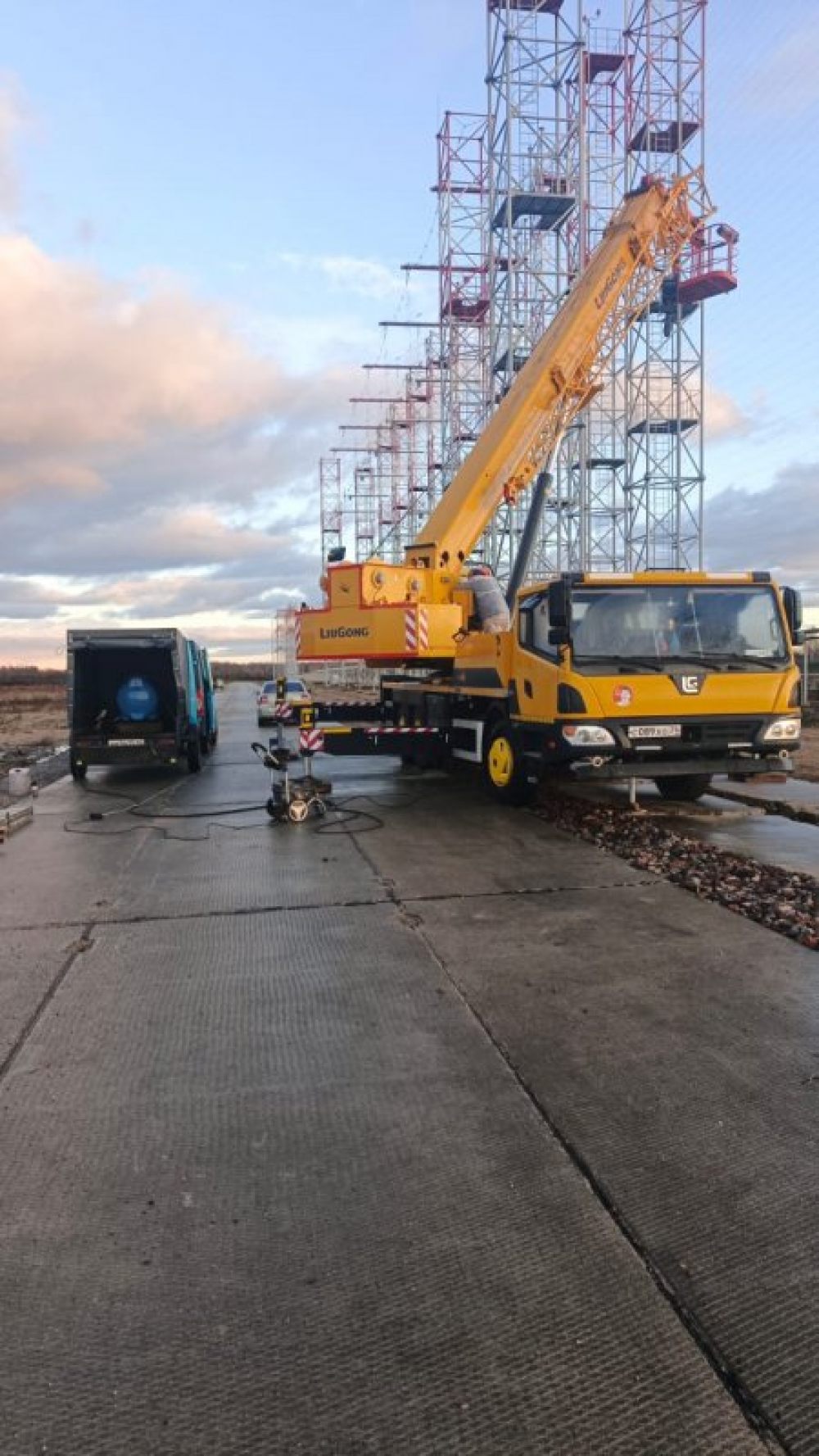 Автовышка Аренда автовышки с высотой подъема до 44 метров взять в аренду, заказать, цены, услуги - Калининград