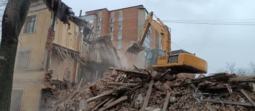 Промышленный снос и демонтаж зданий спецтехникой стоимость услуг и где заказать - Калининград