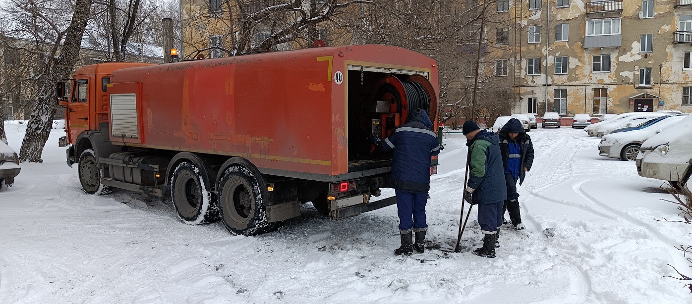 Прочистка канализации от засоров гидропромывочной машиной и специальным оборудованием в Черняховске