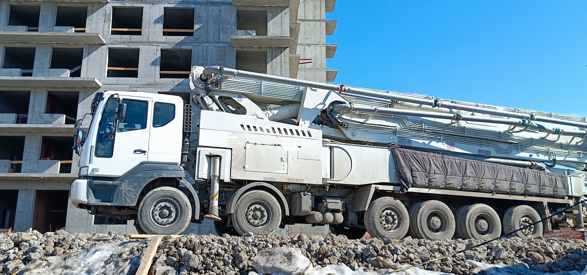 Услуги и заказ бетононасосов для заливки бетона в Калининграде